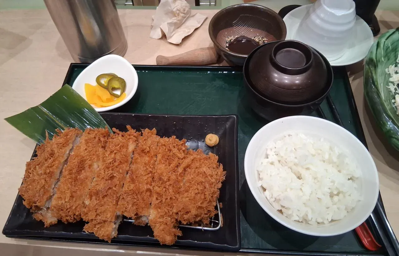 돈까스 드세요