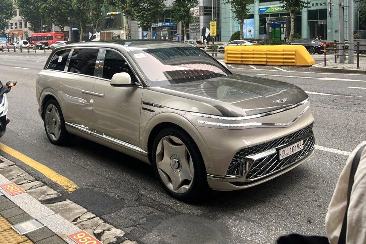 도로에서 포착된 GV90