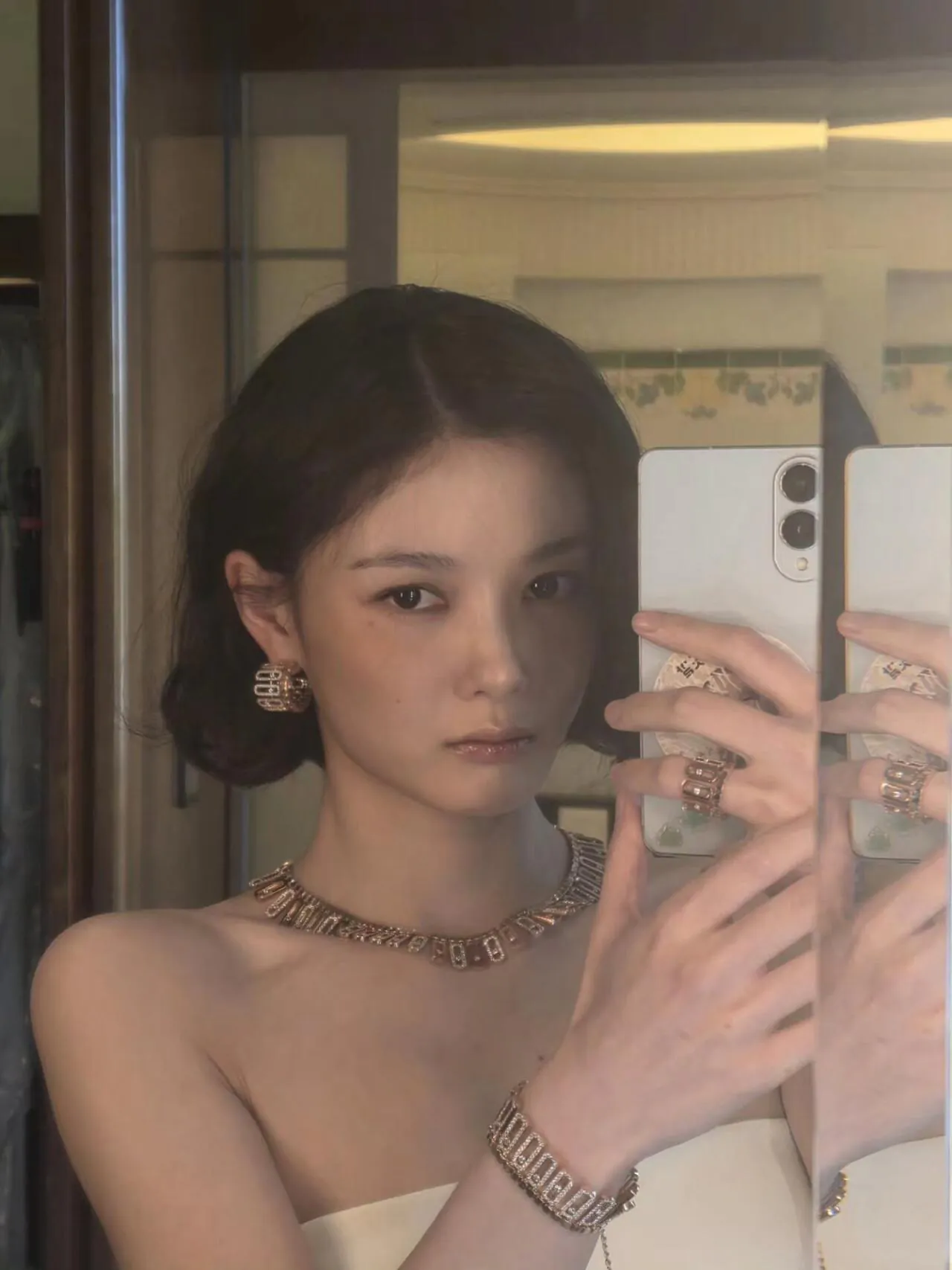 한층 더 성숙해진 분위기를 보여주는 배우 김유정 근황