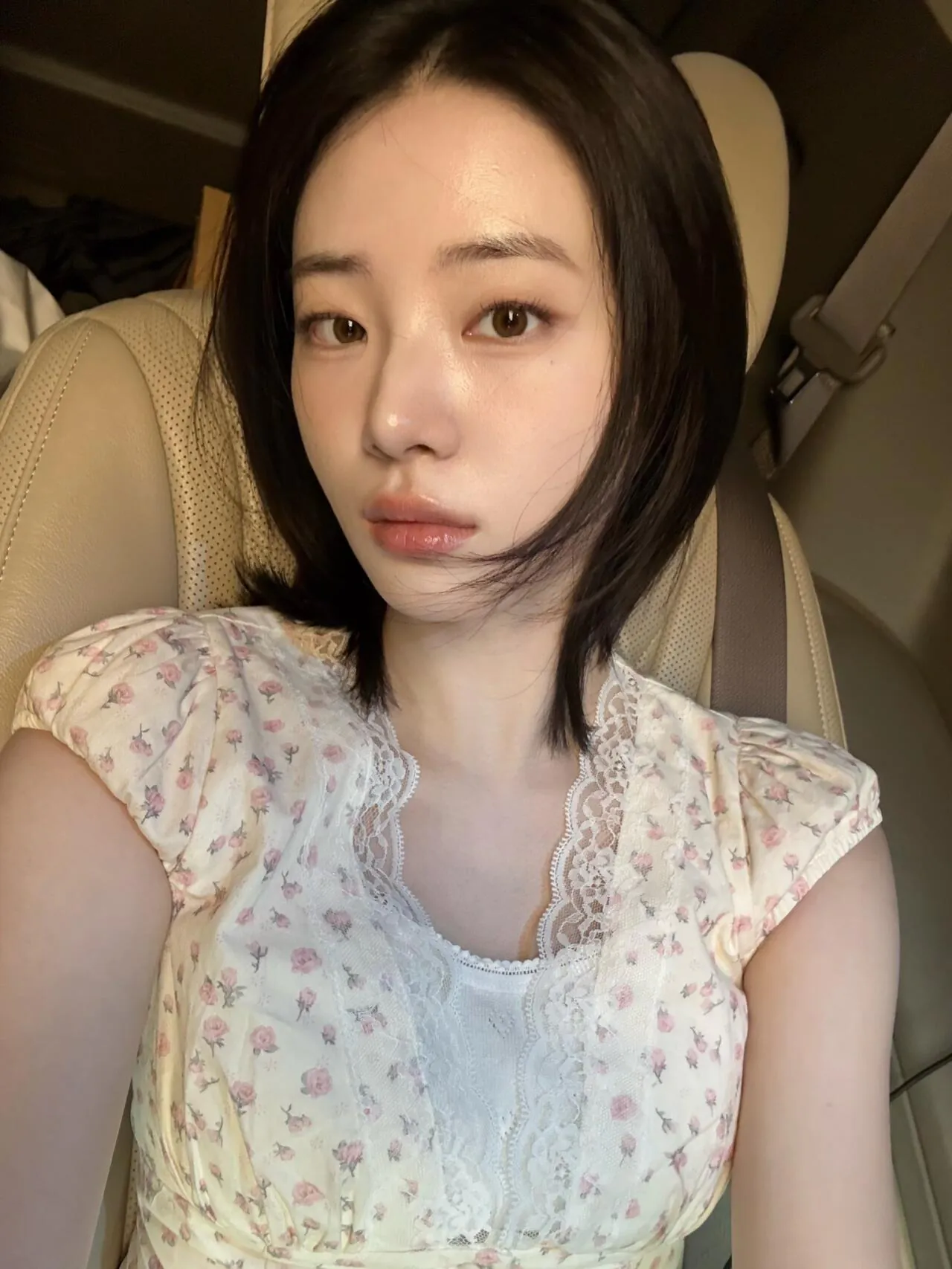  최근 중단발로 커트한 배우 신시아