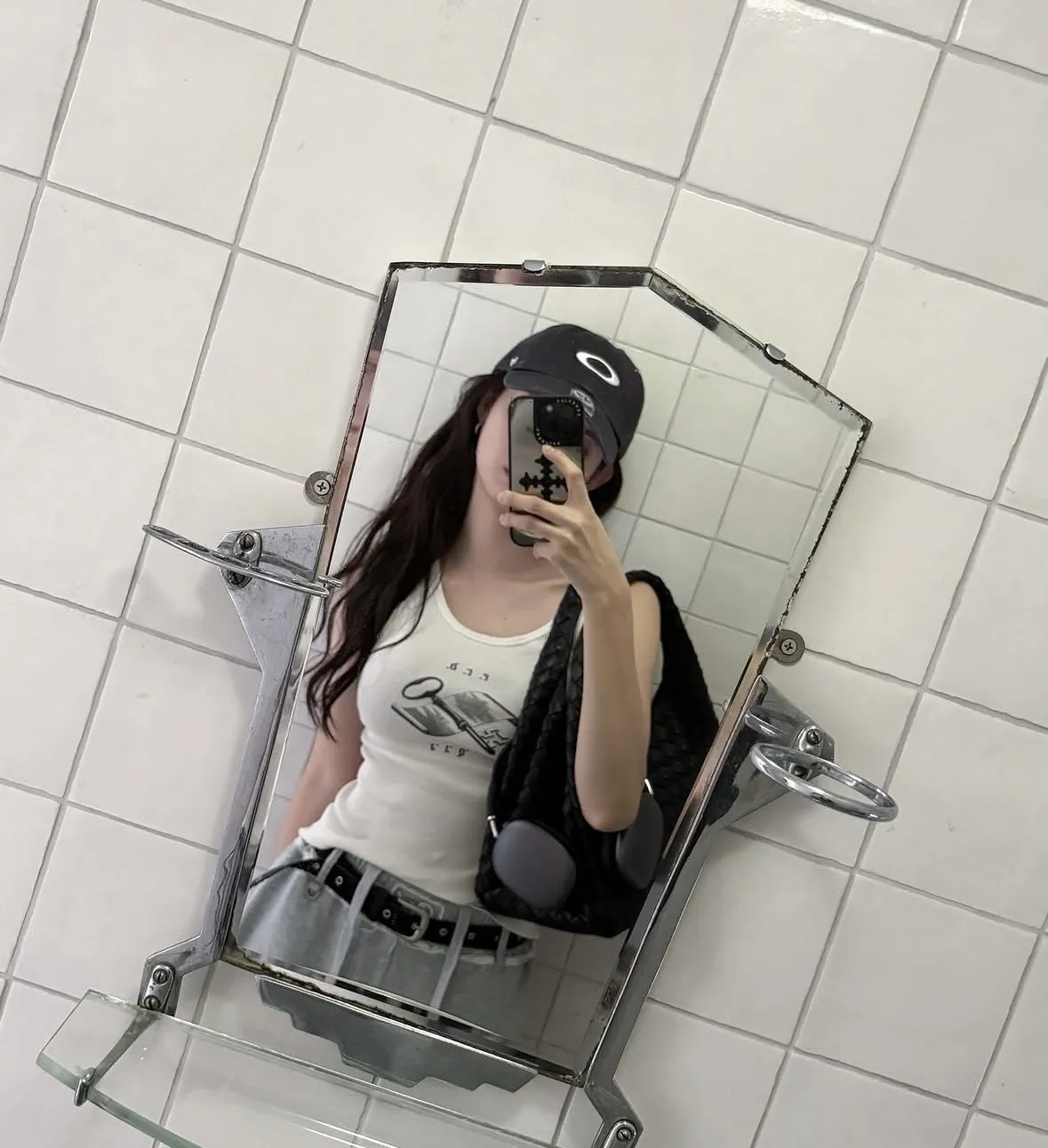  최근 중단발로 커트한 배우 신시아