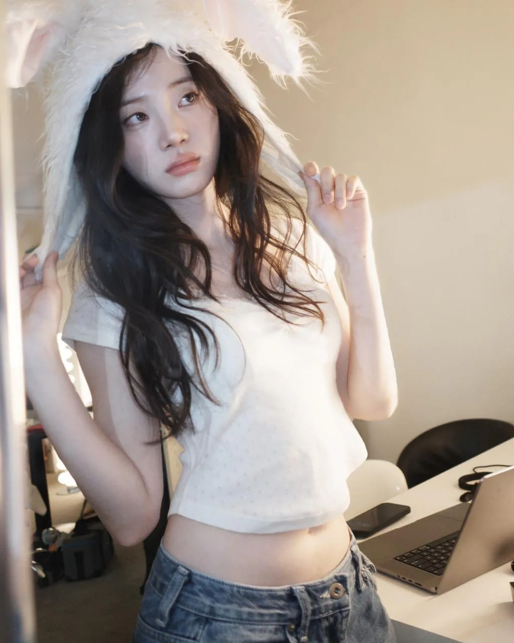  최근 중단발로 커트한 배우 신시아